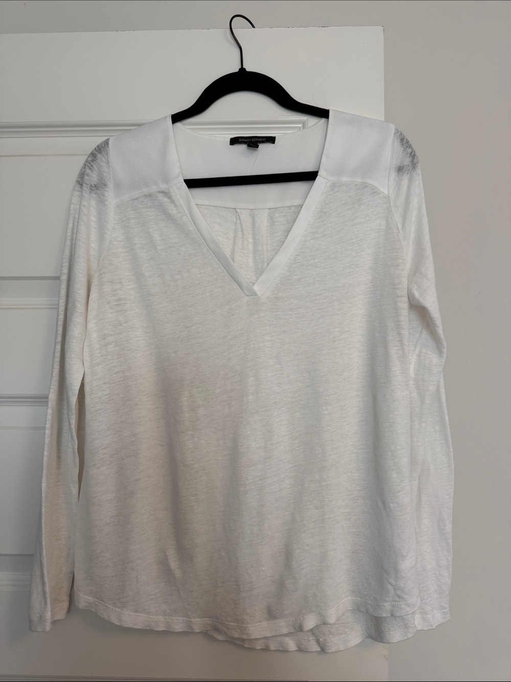 Banana Republic White V-Neck Long Sleeve Tee
